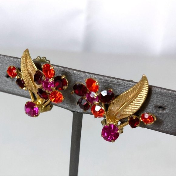 Vintage Austrian Crystal Rhinestone Flower Gold Tone Leaf Earrings Clip on - Picture 4 of 8